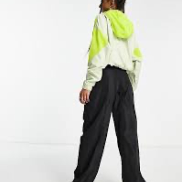 Nike oversized mesh half-zip hooded jacket in lime - Picture 4 of 5